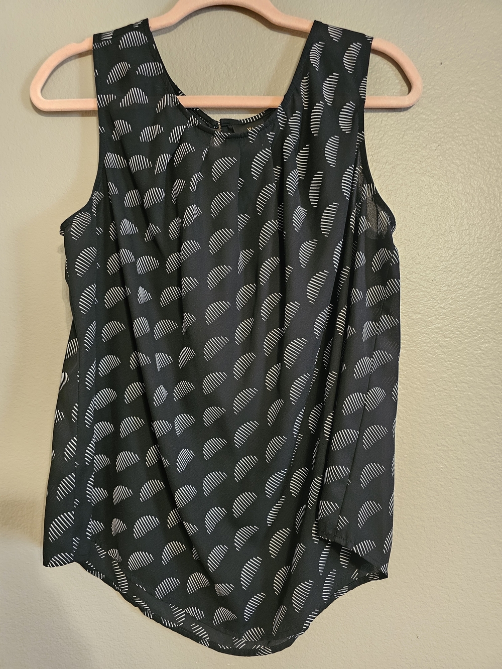 Worthington Black Sleeveless Camisole with White Semi-Circle Pattern